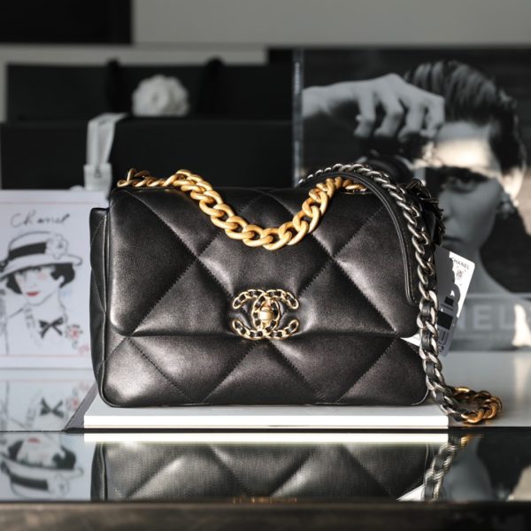 C hanel 19s handbag