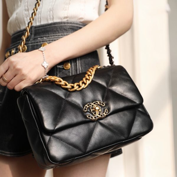 C hanel 19s handbag