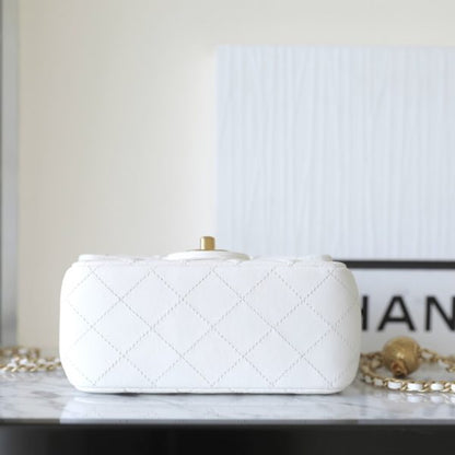 C hanel 22C CF metal ball bag (White)
