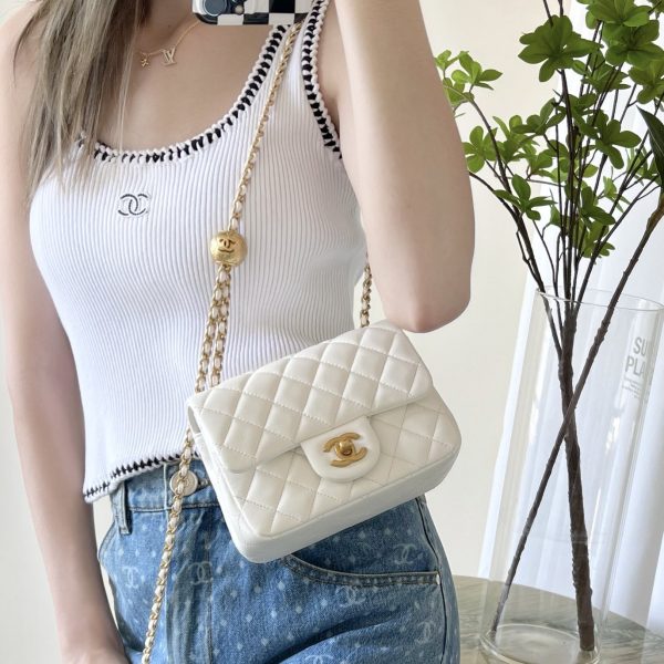 C hanel 22C CF metal ball bag (White)