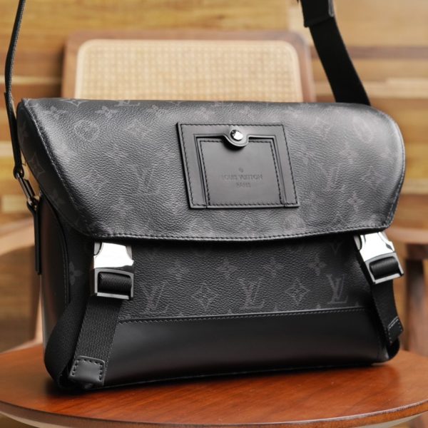 L V Voyager Darth M40511