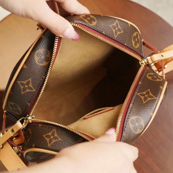 L V BOÎTE CHAPEAU SOUPLE M45647