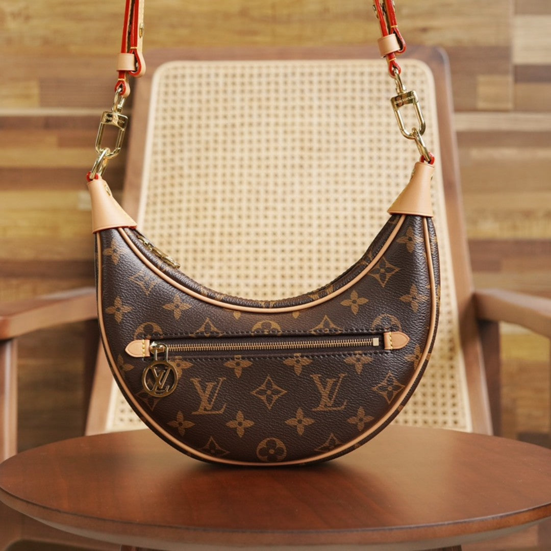 L V Loop Moon Bag M8109