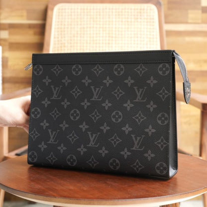 L V Pochette Voyage M61692