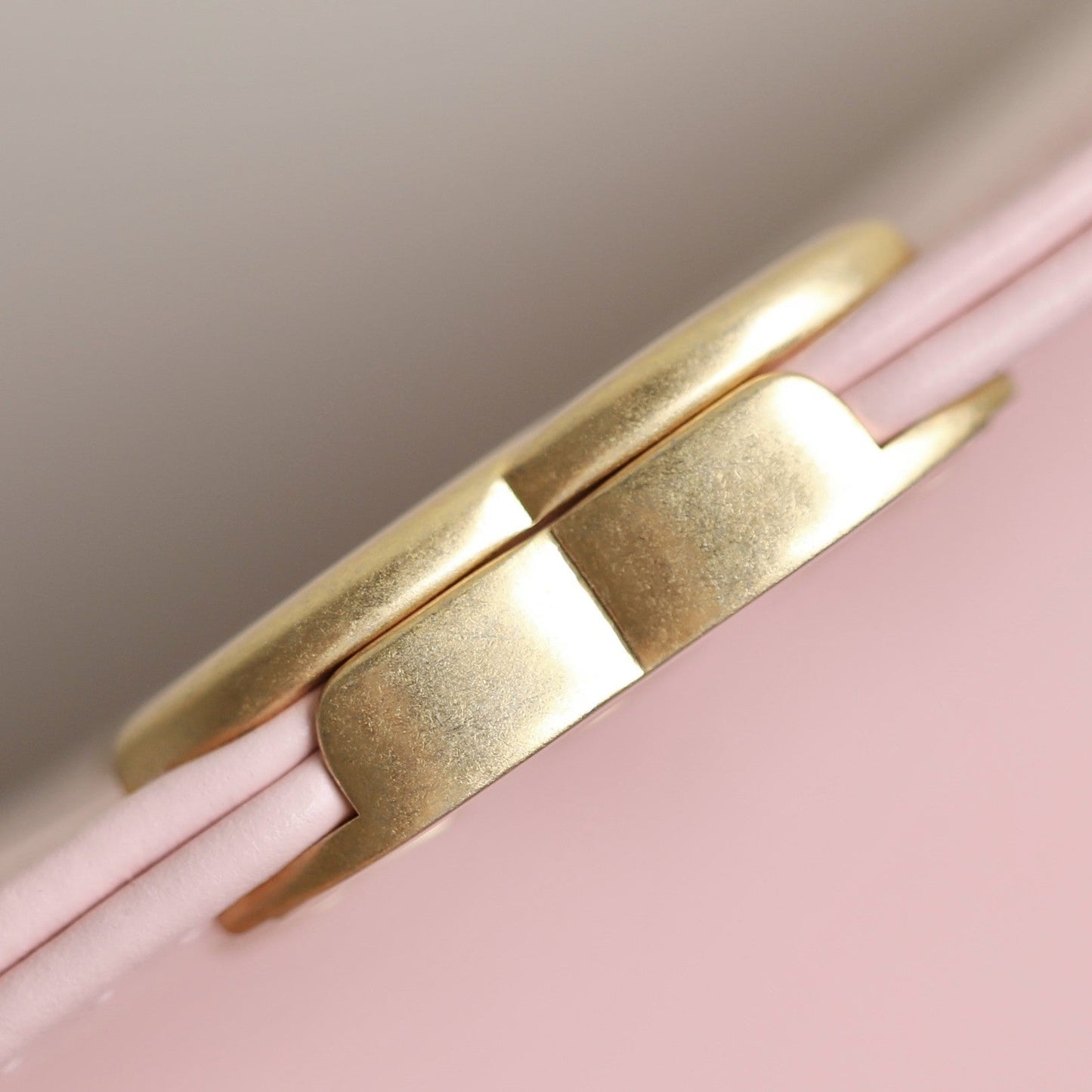 C hanel 24P 𝗞𝗲𝗹𝗹𝘆 Chain clutch bag(Pink)