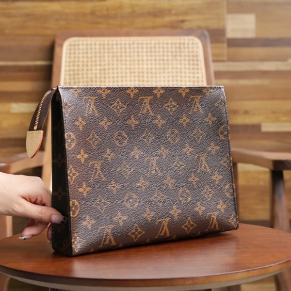 L V Toiletry pouch M47542