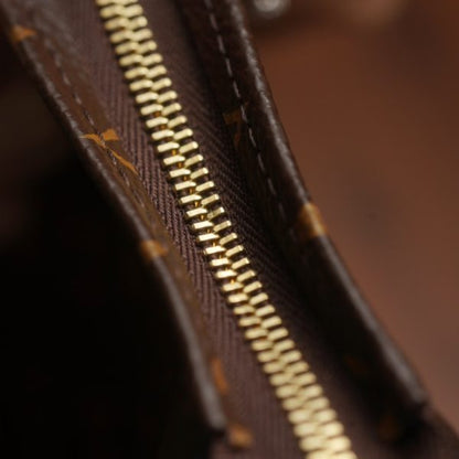 L V Toiletry pouch M47542