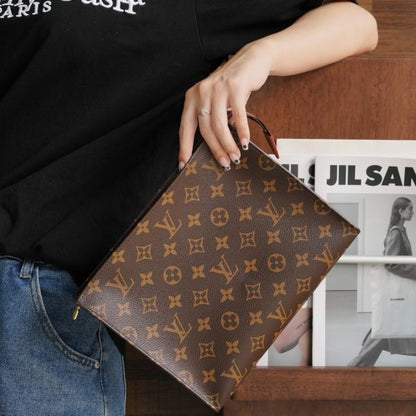 L V Toiletry pouch M47542