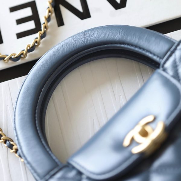 C hanel 24P 𝗞𝗲𝗹𝗹𝘆 Chain clutch bag(Blue)