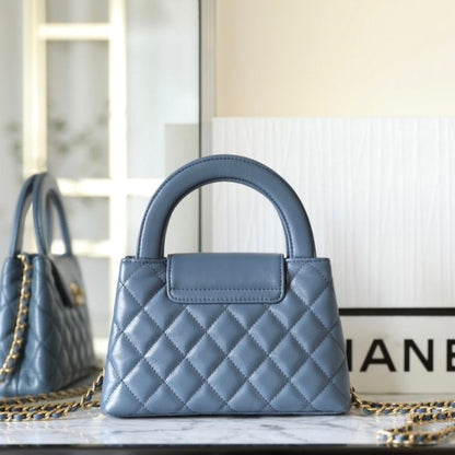 C hanel 24P 𝗞𝗲𝗹𝗹𝘆 Chain clutch bag(Blue)