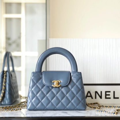 C hanel 24P 𝗞𝗲𝗹𝗹𝘆 Chain clutch bag(Blue)