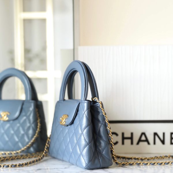 C hanel 24P 𝗞𝗲𝗹𝗹𝘆 Chain clutch bag(Blue)