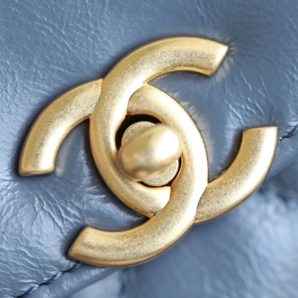 C hanel 24P 𝗞𝗲𝗹𝗹𝘆 Chain clutch bag(Blue)