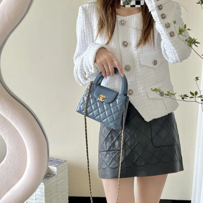 C hanel 24P 𝗞𝗲𝗹𝗹𝘆 Chain clutch bag(Blue)