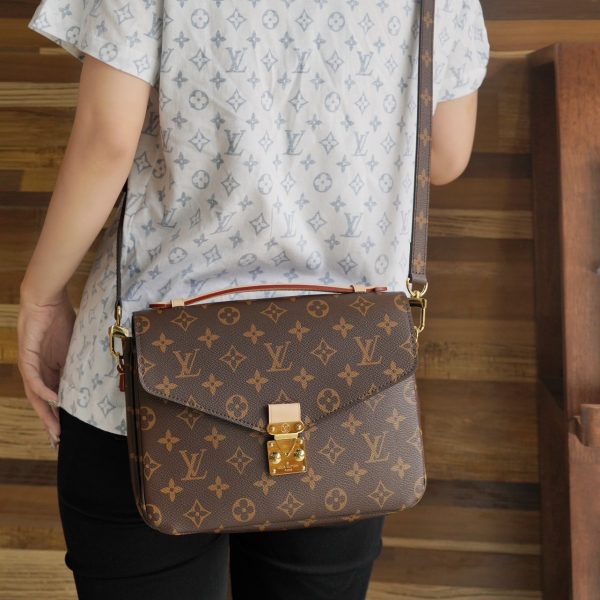 L V Pochette Metis handbag M44875
