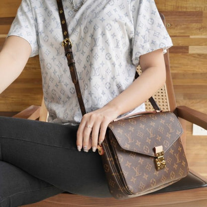 L V Pochette Metis handbag M44875