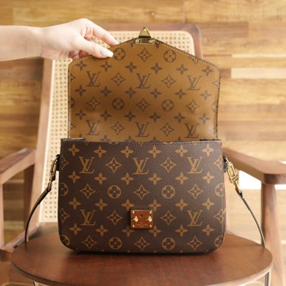 L V Pochette Metis handbag M44876