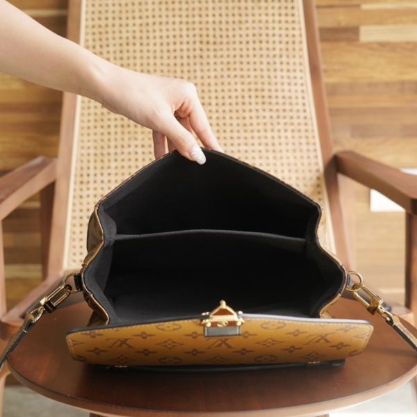 L V Pochette Metis handbag M44876