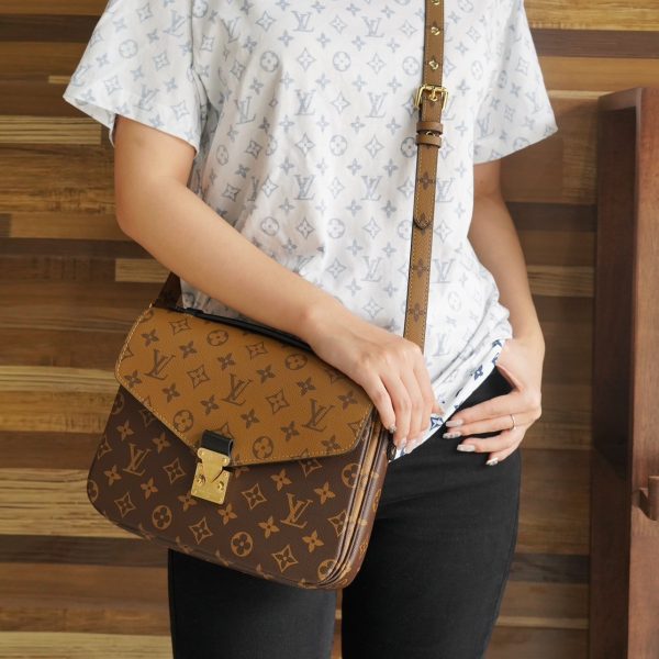 L V Pochette Metis handbag M44876