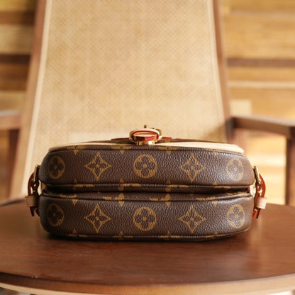 L V 𝐒𝐚𝐮𝐦𝐮𝐫 𝐁𝐁 M46740