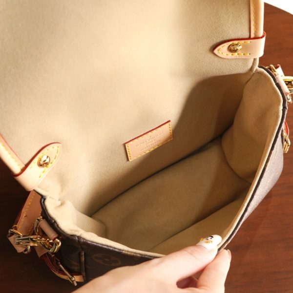 L V 𝐒𝐚𝐮𝐦𝐮𝐫 𝐁𝐁 M46740