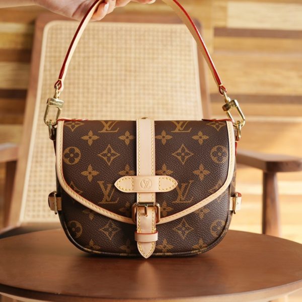 L V 𝐒𝐚𝐮𝐦𝐮𝐫 𝐁𝐁 M46740