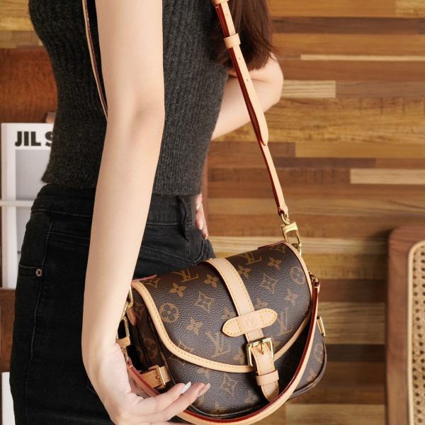 L V 𝐒𝐚𝐮𝐦𝐮𝐫 𝐁𝐁 M46740