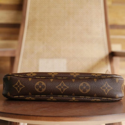 L V Pochette Accessoires M82766