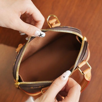 L V Alma nano M82717