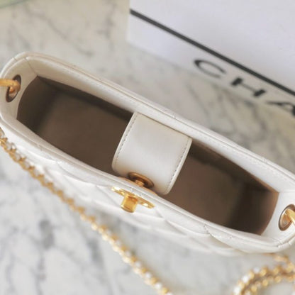 C hanel 24s 𝗁𝗈𝖻𝗈 crossbody bag (White)