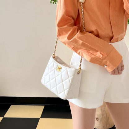C hanel 24s 𝗁𝗈𝖻𝗈 crossbody bag (White)