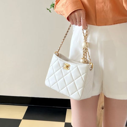 C hanel 24s 𝗁𝗈𝖻𝗈 crossbody bag (White)