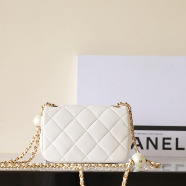 C hanel 24s cf Classic handbag(White)