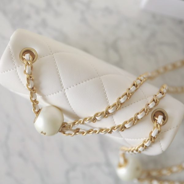 C hanel 24s cf Classic handbag(White)