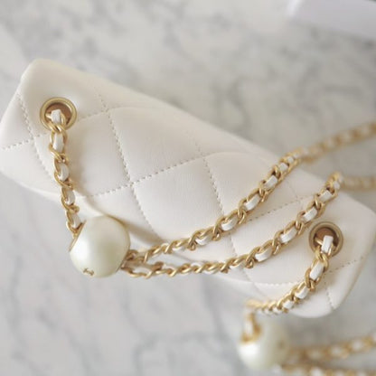 C hanel 24s cf Classic handbag(White)