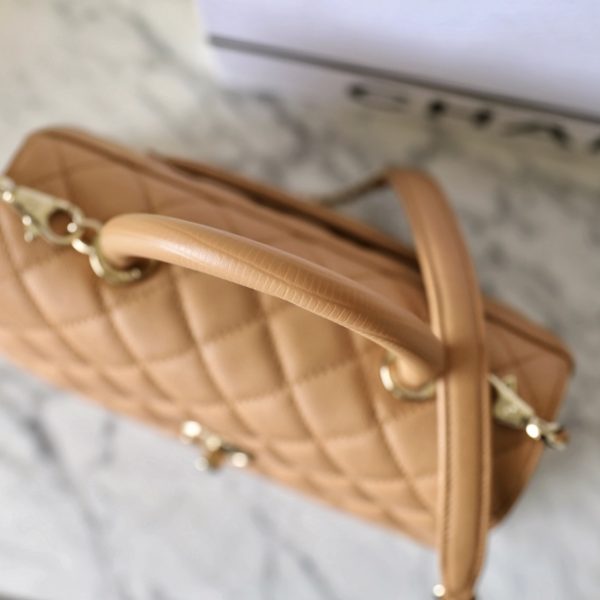 C hanel c𝗈𝖼𝗈 𝗁𝖺𝗇𝖽𝗅𝖾