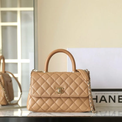 C hanel c𝗈𝖼𝗈 𝗁𝖺𝗇𝖽𝗅𝖾