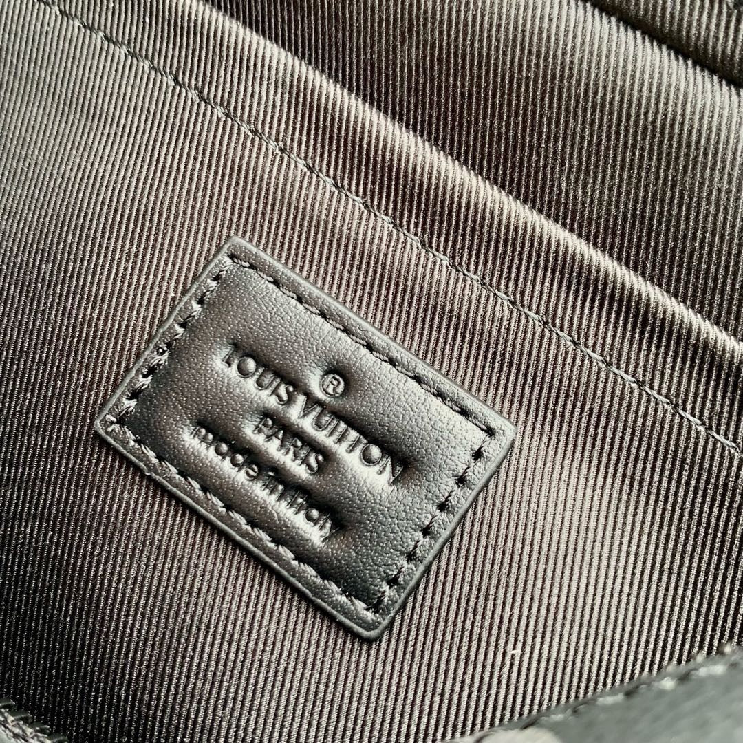 Louis Vuitton M46955 Alpha Messenger