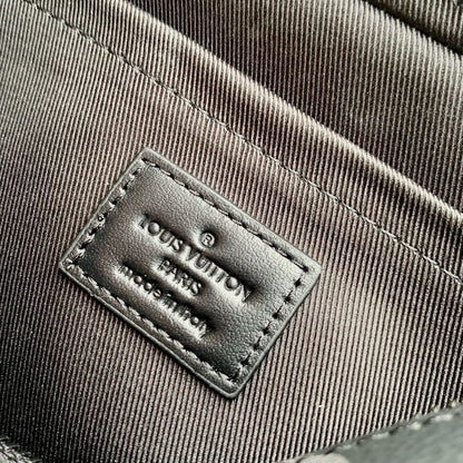 Louis Vuitton M46955 Alpha Messenger