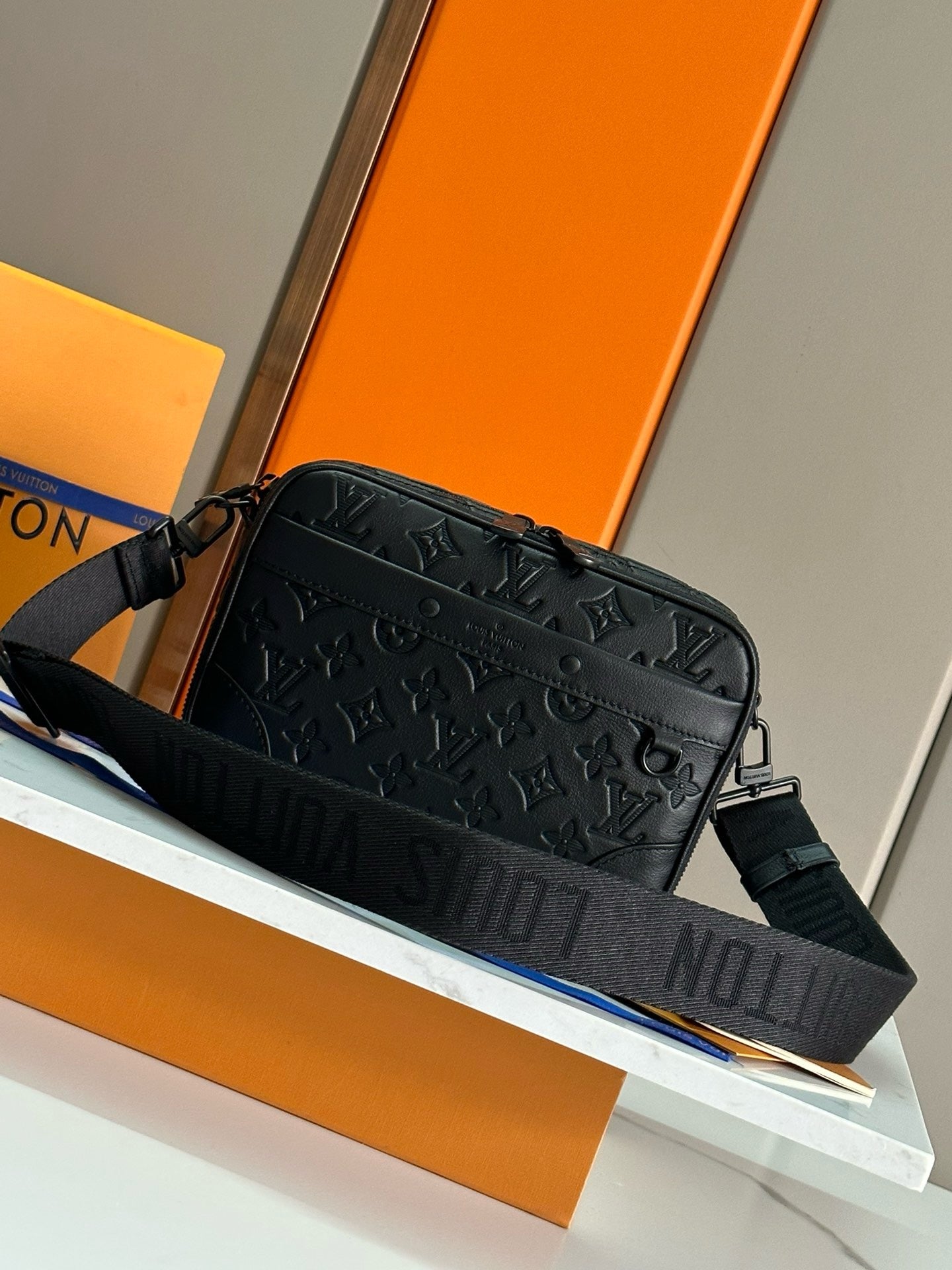 Louis Vuitton Alpha Wearable Wallet M82544