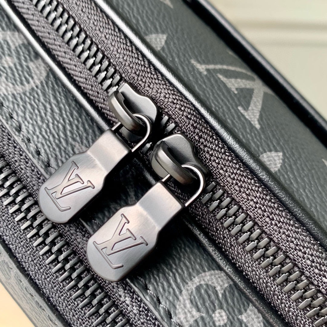 Louis Vuitton M46955 Alpha Messenger