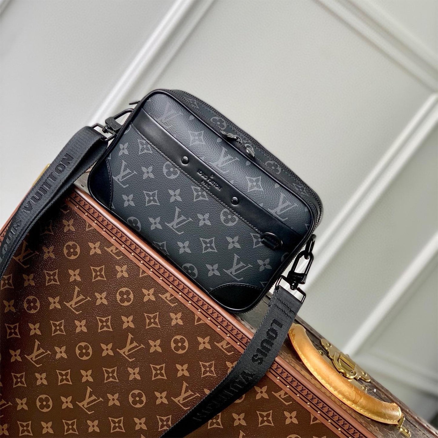 Louis Vuitton M46955 Alpha Messenger