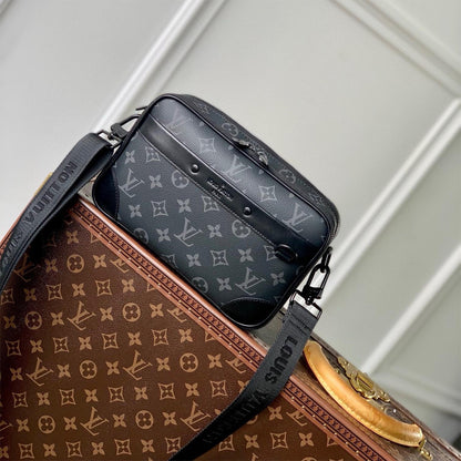Louis Vuitton M46955 Alpha Messenger