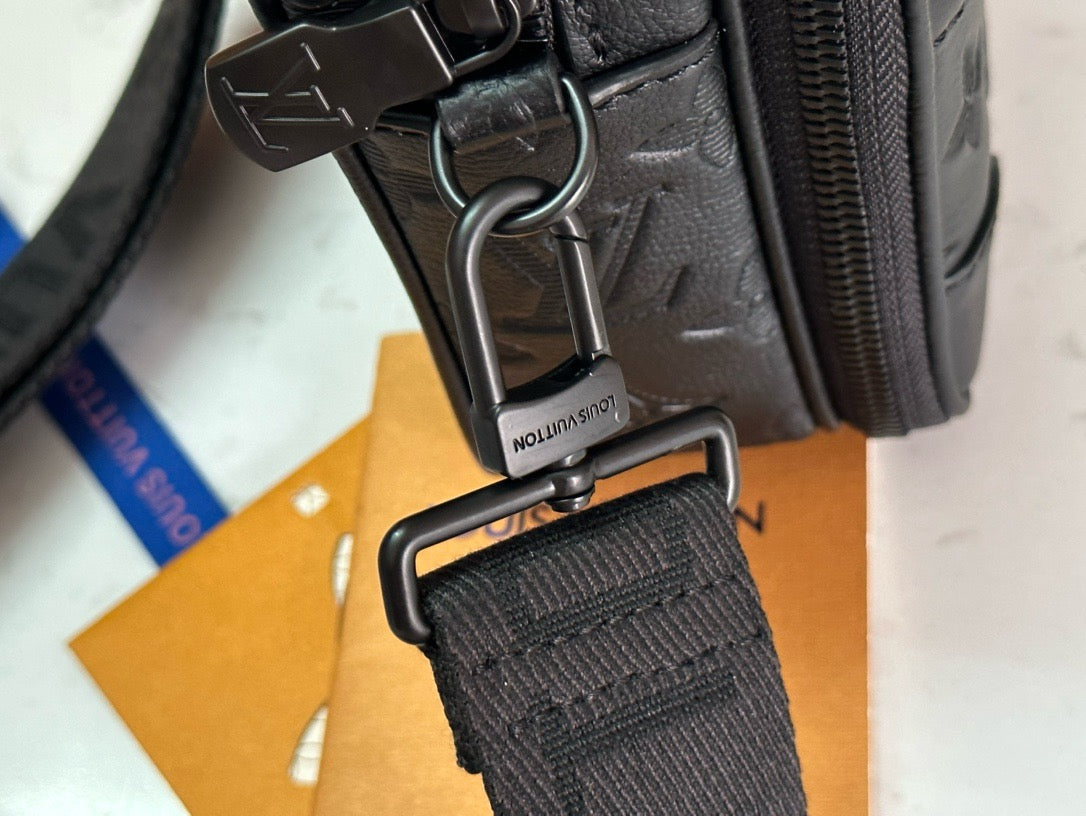 Louis Vuitton Alpha Wearable Wallet M82544