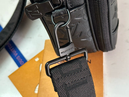 Louis Vuitton Alpha Wearable Wallet M82544