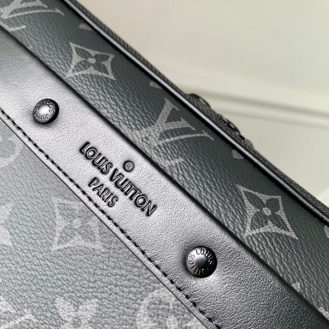 Louis Vuitton M46955 Alpha Messenger