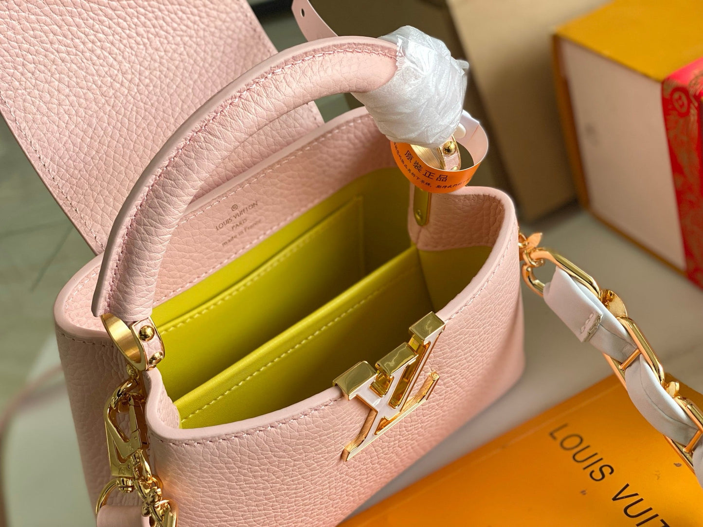 Louis Vuitton Capushell Mini M23363