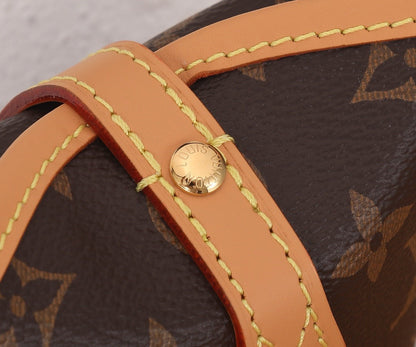 Louis Vuitton Fold Me Pouch M80874