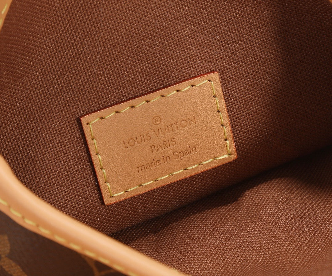 Louis Vuitton Fold Me Pouch M80874