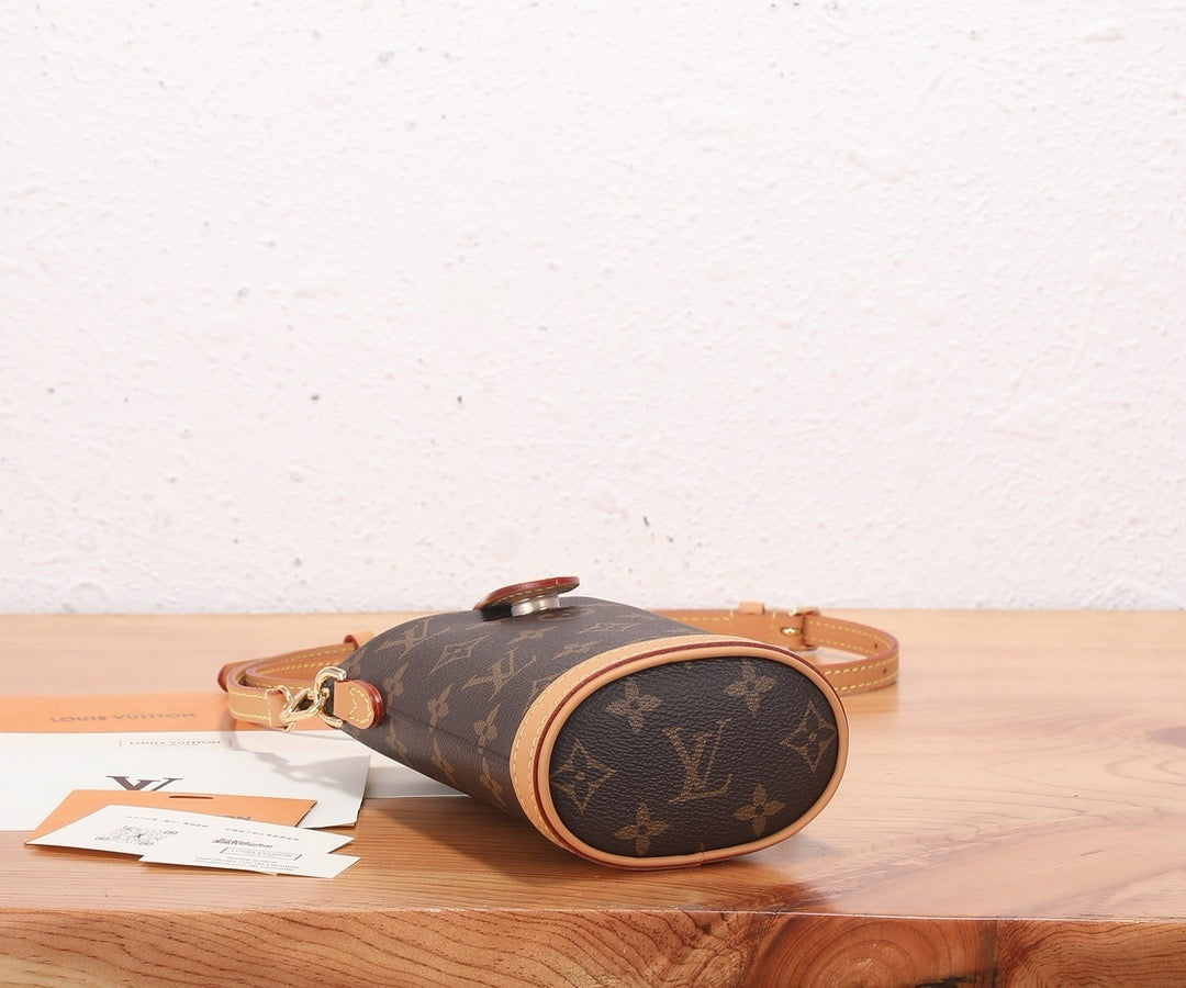 Louis Vuitton Fold Me Pouch M80874